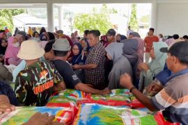 Pemkab Halmahera Tengah bagikan dua ribuan paket sembako gratis