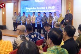 Gubernur Kalsel kukuhkan 8 Tim Percepatan Akses Keuangan Daerah