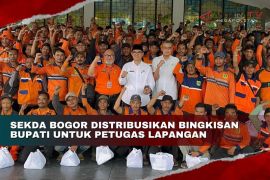 Sekda Bogor distribusikan bingkisan dari bupati untuk petugas lapangan