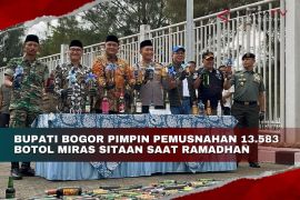 Bupati Bogor pimpin pemusnahan 13.583 botol miras sitaan saat Ramadhan