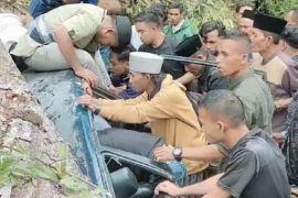 Satu keluarga di Gayo Lues Aceh selamat setelah terjebak di dalam mobil ringsek tertimpa pohon