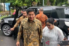 Maruarar Sirait dan Iftitah hadiri gelar griya Menteri Rosan