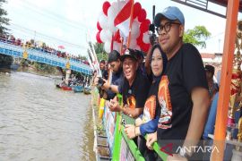 Pemkab Batang: Lomba lomban sarana merawat tradisi