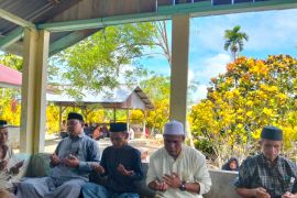 Warga Abdya padati komplek pemakaman di hari kedua Idul Fitri