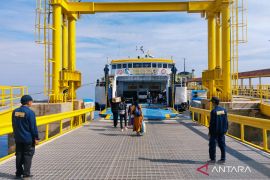 Penyeberangan dari Situbondo ke Madura mulai beroperasi "H2" Lebaran