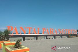 Ribuan wisatawan padati pantai selatan Bantul Yogyakarta