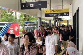 Public transportation option for tourists heading to Ragunan Zoo