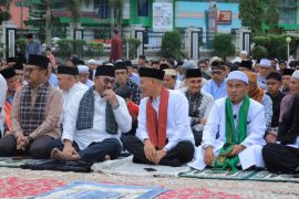 Bupati Pasaman Sabar AS minta jadikan Idul Fitri Momentum Membersihkan Diri dan Pikiran