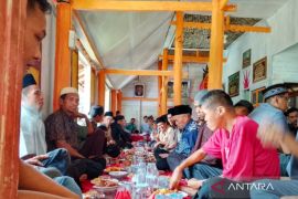 Ziarah rumah gadang, tradisi masyarakat Dharmasraya rayakan idul fitri