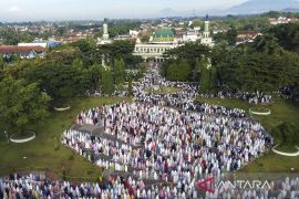 Shalat Idul Fitri di Alun-alun Ciamis