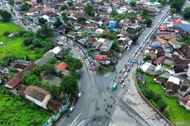 Kepadatan di jalur wisata Prigen Pasuruan