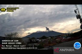 Gunung Marapi erupsi 57 detik pada Rabu pagi