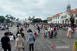 Warga padati kawasan Kota Tua Jakarta pada H+1 Idul Fitri 2025
