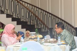 Khofifah minta Alim Markus pastikan tak ada PHK di Jatim