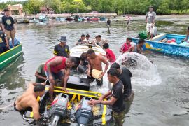 Basarnas Ternate evakuasi sembilan korban speedboat tenggelam