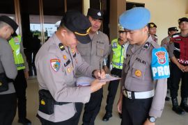 Propam Polda Kaltara Memeriksa Personel Bertugas di Operasi Ketupat Kayan