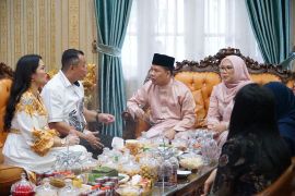 Ribuan warga hadiri "open house" Bupati Sambas