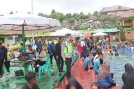 Kapolres Garut memastikan kesiapan pengamanan wisata di kawasan Darajat