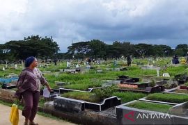 Kasatpel: Puluhan ribu peziarah kunjungi TPU Semper di libur Lebaran