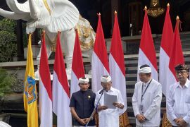 Pemprov Bali larang warga dan pedagang pakai plastik sekali pakai di Pura Besakih