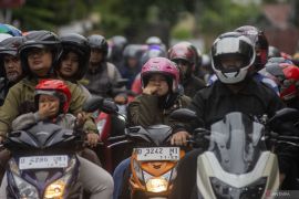 Polisi berlakukan sistem satu arah di jalur menuju Lembang