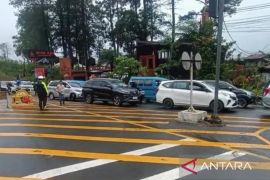 Jalur Puncak Cianjur hari ini macet: antrean kendaraan mencapai 12 kilometer