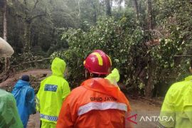 SAR Surabaya kerahkan tim bantu evakuasi korban longsor Pacet