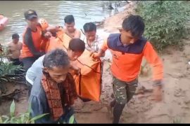 BPBD Langkat dan Tim SAR temukan jasad korban tenggelam warga Aceh Timur  di Sei Lepan