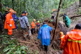 BPBD Kota Batu kerahkan personel bantu tangani longsor jalur Pacet-Cangar