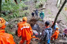 Tahura Raden Soerjo tutup pasca-longsor Pacet-Cangar