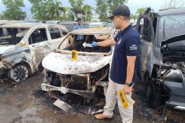 Polsek Liang Anggang selidiki kebakaran hanguskan 18 mobil