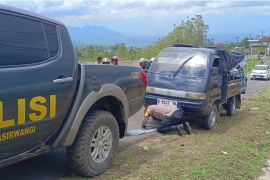 Polisi menyiagakan mobil Ranger di tanjakan jalur wisata Darajat Garut