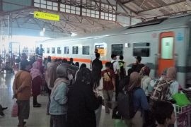 Daop 7 catat 13.094 penumpang arus balik berangkat H+3 Lebaran
