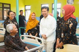 Wagub Emil sebut butuh tambahan tenaga kerja untuk jaga lansia