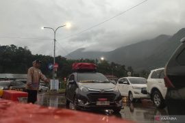 Arus kendaraan padat dari jalur wisata Garut arah Bandung