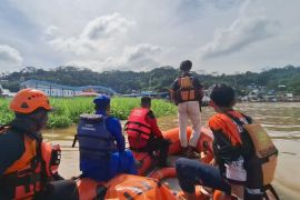 Tim SAR masih cari perempuan hilang  di Sungai Karang Mumus Samarinda
