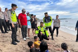 Kapolda Banten imbau masyarakat Anyer soal "one way" arah Jakarta