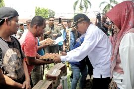 Pemkab Simalungun beri bantuan warga terdampak banjir di Serbalawan