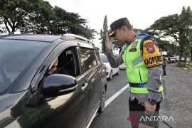 Polres Lamongan alihkan arus balik ke JLU untuk antisipasi kemacetan