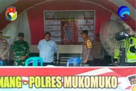 Kapolres-Bupati Mukomuko cek pospam dan posyan Operasi Ketupat 2025
