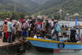 Jasa penyeberangan wisata pulau di Kota Cilegon