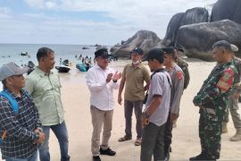 Wabup Belitung tinjau dua destinasi wisata saat libur Lebaran 2025