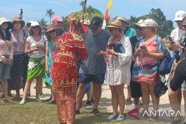 Dinparbud Bangka catat jumlah wisatawan capai 10 ribu orang