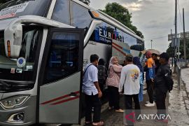 Sejumlah pemudik ungkap alasan kembali ke Jakarta lebih awal