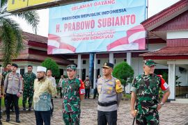Gubernur sebut Presiden Prabowo transit di Bengkulu untuk jemput aspri