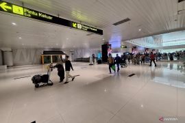 Penumpang arus balik H+7 Idul Fitri padati Bandara Sepinggan Balikpapan