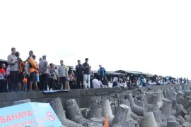 Kapolres Kulon Progo pimpin pengamanan di objek wisata pemecah ombak Pantai Glagah