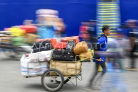 Jasa angkut barang penumpang di Pelabuhan Samarinda