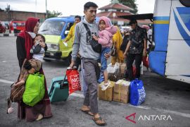 Puncak arus balik Lebaran di Terminal Pakupatan
