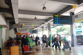 Pemudik pilih pesawat untuk hemat waktu sebelum lanjut beraktivitas